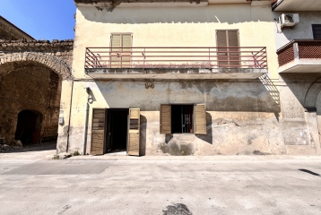 SEMINDIPENDENTE CON POSTO AUTO